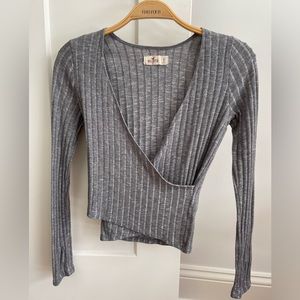 Long sleeved ribbed crossover shirt